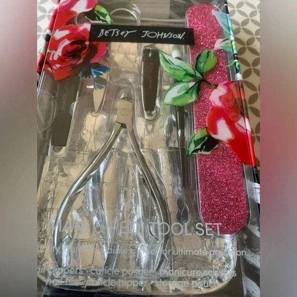 NEW BETSEY JOHNSON MANI PEDI TOOL  KIT - Picture 2 of 3